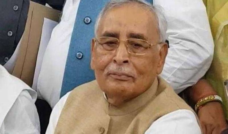 मीडिया रिपोर्ट्स के मुताबिक बचपन के उनके मित्र राजाराम शर्मा ओकरी हाईस्कूल में टीचर बन गए थे। वे उनकी बेरोजगार देखकर शिक्षक बनने की सलाह दिया करते थे। मगर, महेंद्र प्रसाद यह कहते हुए मना कर देते थे कि मर जाना पसंद करूंगा, पर नौकरी नहीं करूंगा। बता दें कि उस समय शिक्षक की नौकरी आसानी से मिल जाती थी और वेतन बहुत कम होता था।
