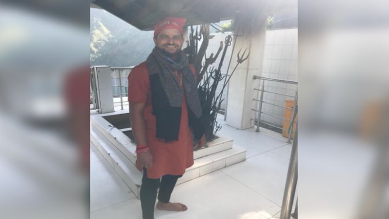 Indian cricketer suresh-raina visited vaishno-devi temple