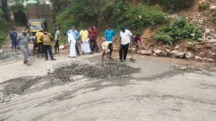 road was repaired by the Youth Congress members of Munnar road was repaired by the Youth Congress members of Munnar