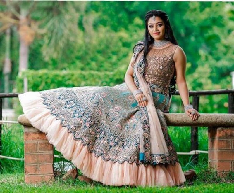 aranmanai kili serial actress bridal photo shoot