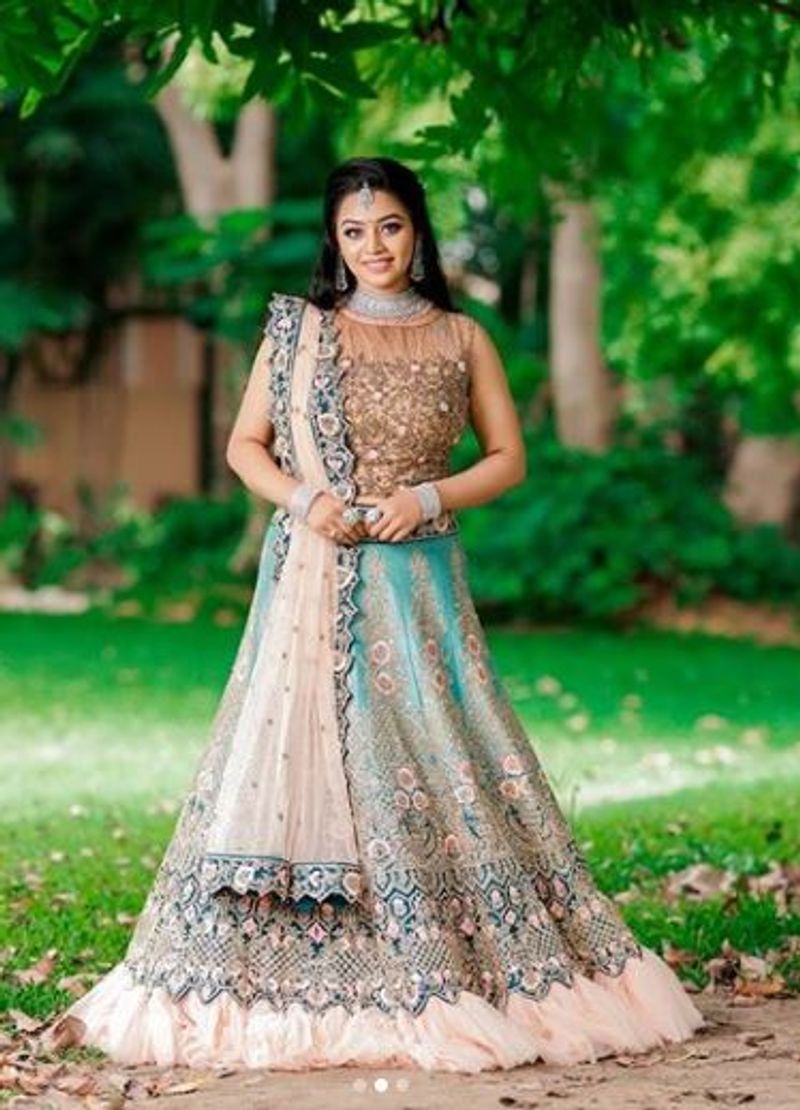 aranmanai kili serial actress bridal photo shoot