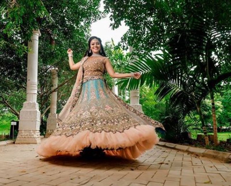 aranmanai kili serial actress bridal photo shoot