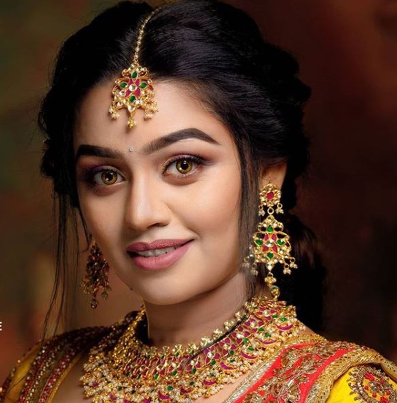 aranmanai kili serial actress bridal photo shoot