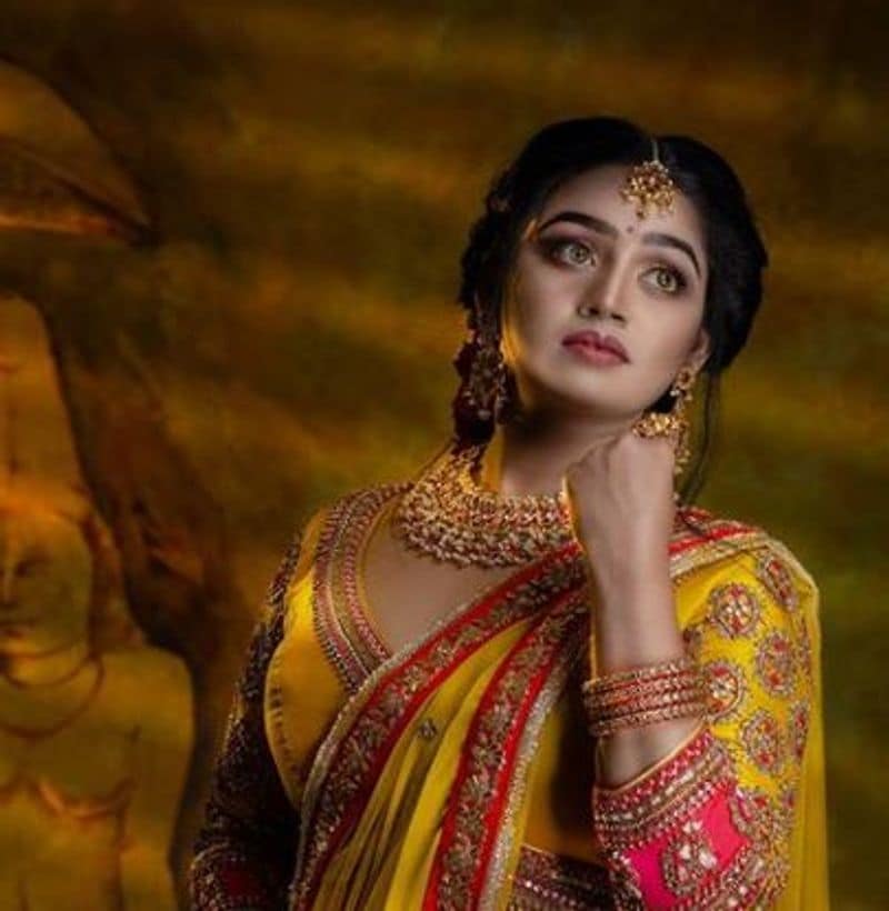 aranmanai kili serial actress bridal photo shoot