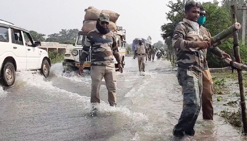 Flood in Raiganj makes national highway into pool BTD