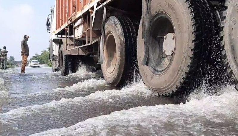 Flood in Raiganj makes national highway into pool BTD