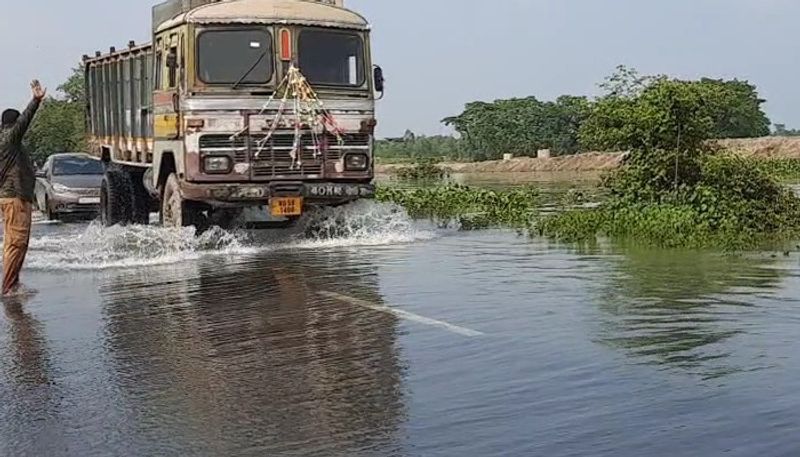 Flood in Raiganj makes national highway into pool BTD