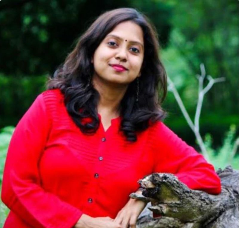 पहले भी हो चुकी हैं चयनित –
एक इंटरव्यू में रोमा कहती हैं कि साल 2019 की सफलता उन्हें चौथे प्रयास में मिली है। इसके पहले भी दो बार रोमा यूपीएससी सीएसई परीक्षा में सेलेक्ट हो चुकी हैं और रैंक के अनुसार उन्हें सेवाएं एलॉट हुई थी। साल 2017 में पहली बार चयन होने पर रोमा को मिली थी इंडियन पोस्ट एंड टेलीकॉम सर्विस। रोमा इससे संतुष्ट नहीं थी इसलिए उन्होंने फिर परीक्षा दी और साल 2018 में दोबारा चयनित हुईं। इस साल भी रैंक के अनुसार उन्हें मिली आईपीएस सेवा। रोमा इससे भी संतुष्ट नहीं हुईं और उन्होंने फिर प्रयास किया।
