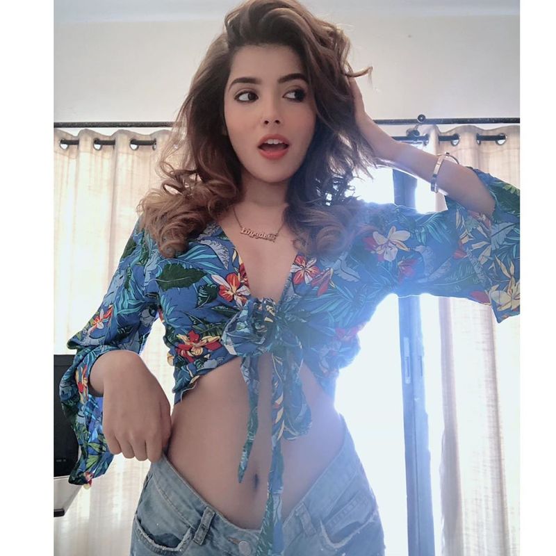 know about IPL 2020 star batsman Ishan Kishan's hot girlfriend Aditi hundia spb