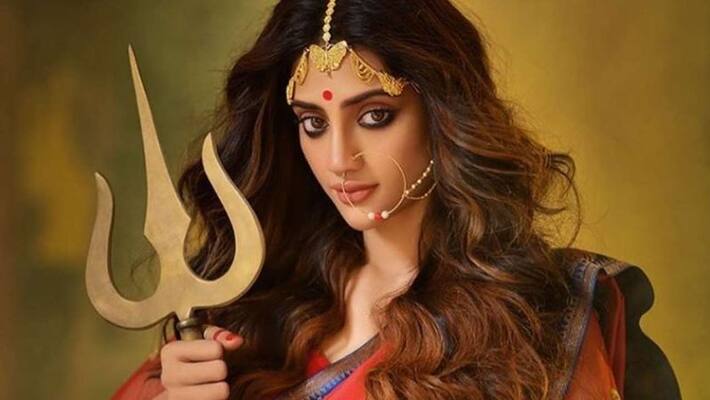 Nusrat Jahan gets death threats for posing as Durga in Insta post Nusrat Jahan gets death threats for posing as Durga in Insta post