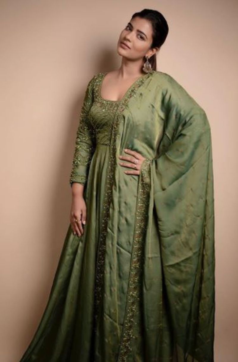 aishwarya rajesh latest green color salwar photo shoot