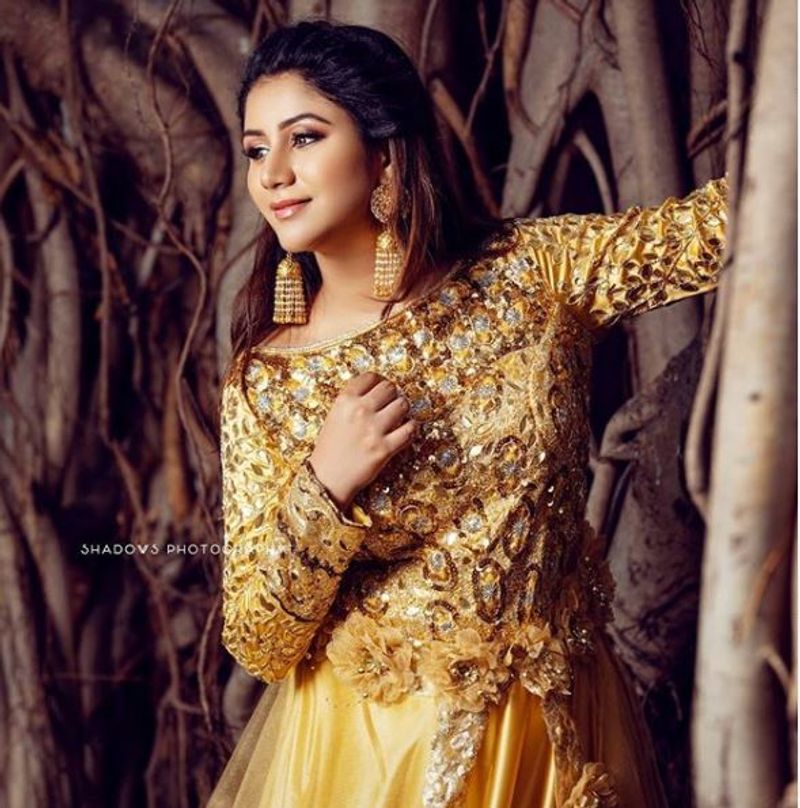 raja rani serial actress alya manasa golden dress photo shoot