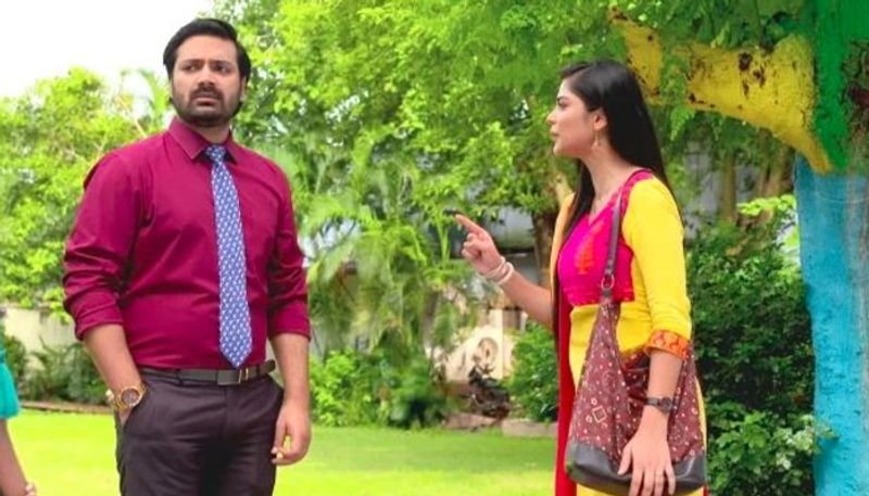 অন্যদিকে শঙ্খ প্রথমে মোহরকে ভুল বোঝে। মোহর হাজারও বার নিজেকে নির্দোষ বলার পরও বিশ্বাস করতে চায়নি শঙ্খ।