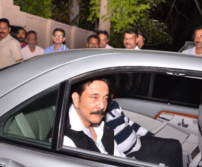 सुब्रत राय पर अपने निवेशकों का पैसा न लौटाने का भी आरोप लगा। इसी मामले में सेबी ने उनके के खिलाफ कार्रवाई की और 20 करोड़ रुपए की वापसी के इस मामले में वे जेल गए। इसके बाद कारोबार भी सिमटता जा रहा है। (फाइल फोटो)