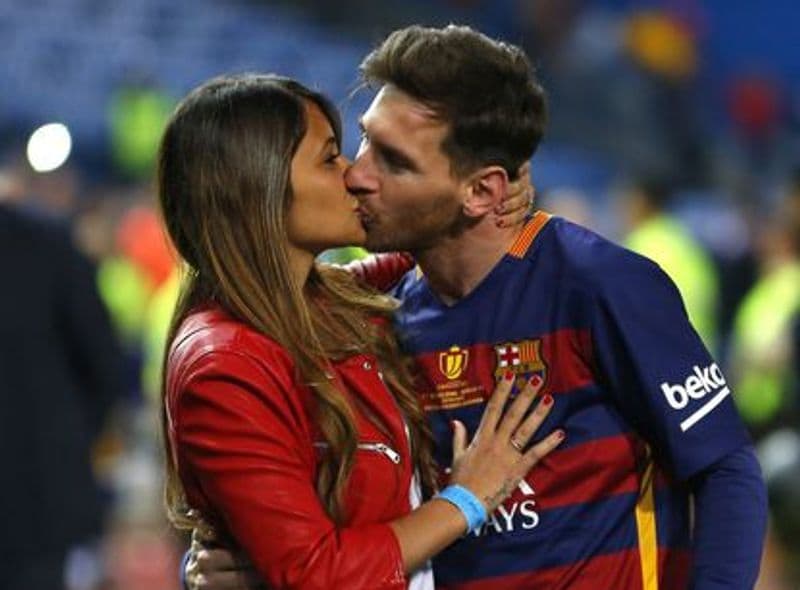 From Cristiano Ronaldo to David Beckham and Gerard Pique: 6 footballers who have dated famous celebrities-ayh