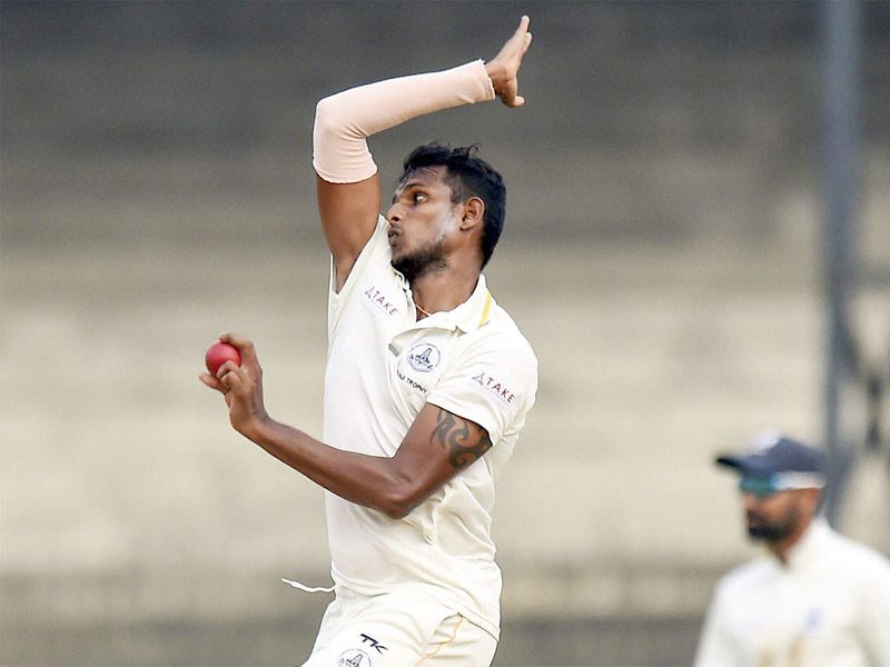 <p>বুমরা, ইশান্তরা ইংল্যান্ডের বিরুদ্ধে টেস্ট সিরিজে দলে ফেরায় সুযোগ হয়নি নটরাজনের। সীমিত ওভারের সিরিজে খেলার জন্য মুখিয়ে ছিলেন তিনি। কিন্তু চোটের কারণে খেলতে না পারায় দুঃখিত নটরাজন।<br />
</p>