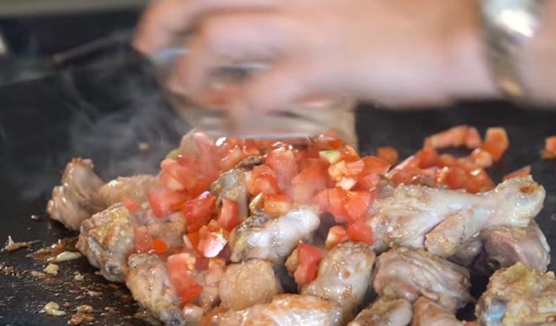 make tasty masala tawa chicken on iron black pan in 5 minutes