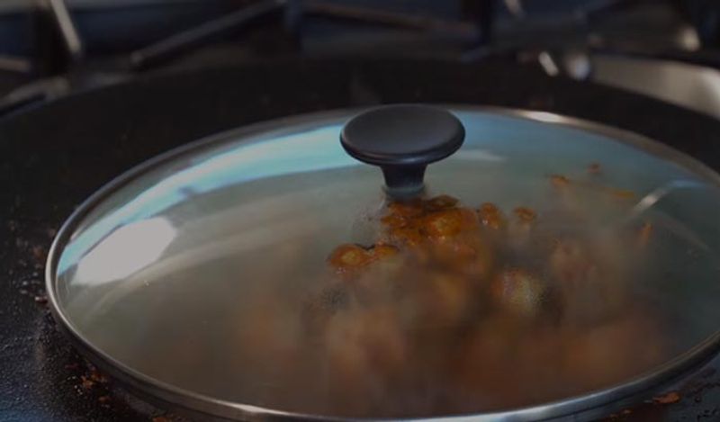 make tasty masala tawa chicken on iron black pan in 5 minutes