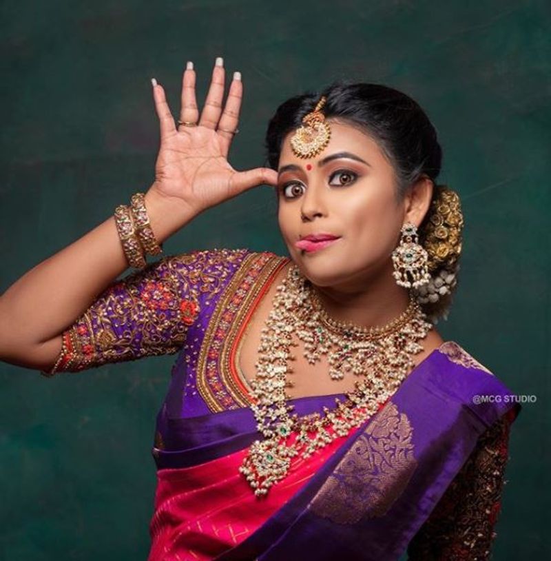 இவர் தற்போது மிகவும் சந்தோஷமான செய்தி ஒன்றை ரசிகர்களுடன் பகிர்ந்து கொண்டுள்ளார். கடந்த 2017 ஆம் ஆண்டு, ஒருவரை காதலித்து திருமணம் செய்து கொண்ட ஃபரீனா தற்போது 7 மாதம் கர்ப்பமாக உள்ளாராம்.