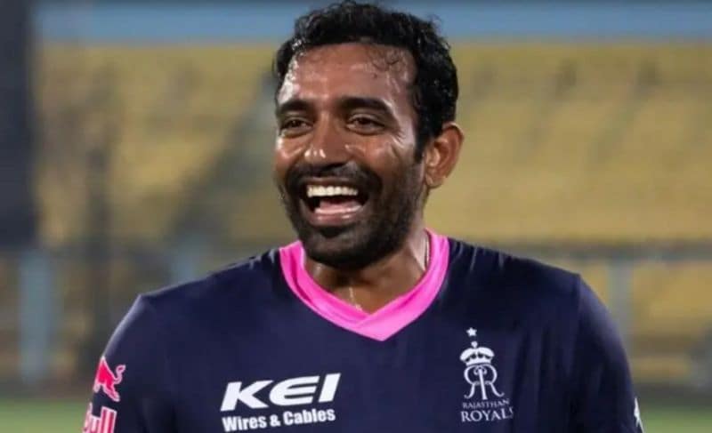 గత సీజన్లో రాజస్థాన్ రాయల్స్కి ప్రాతినిథ్యం వహించిన భారత సీనియర్ ప్లేయర్ రాబిన్ ఊతప్పను, ఆల్ క్యాష్ డీల్ ఒప్పందం ప్రకారం సొంతం చేసుకుంది చెన్నై సూపర్ కింగ్స్.