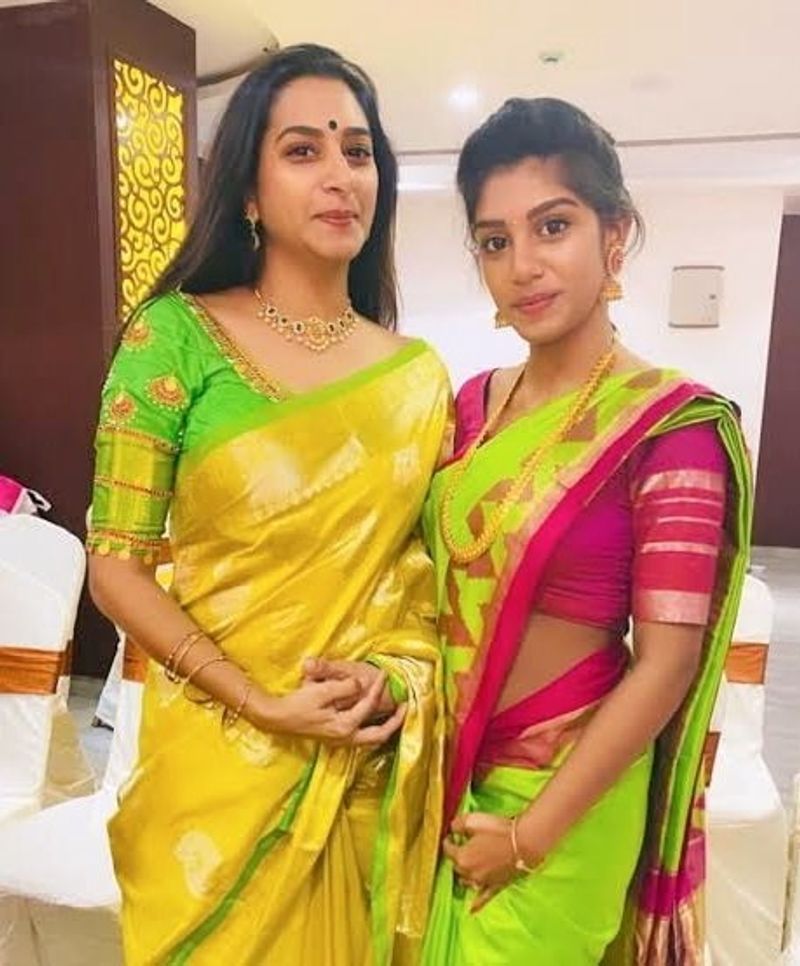 actor surekha vani daughters photos goes viral ksr