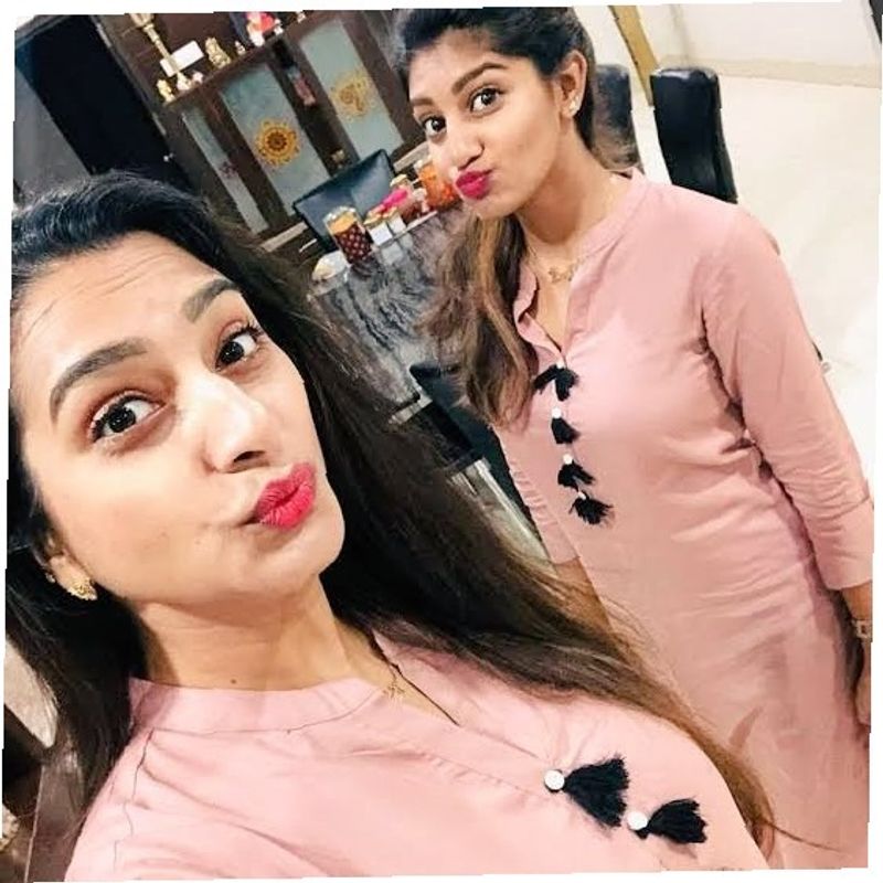 actor surekha vani daughters photos goes viral ksr