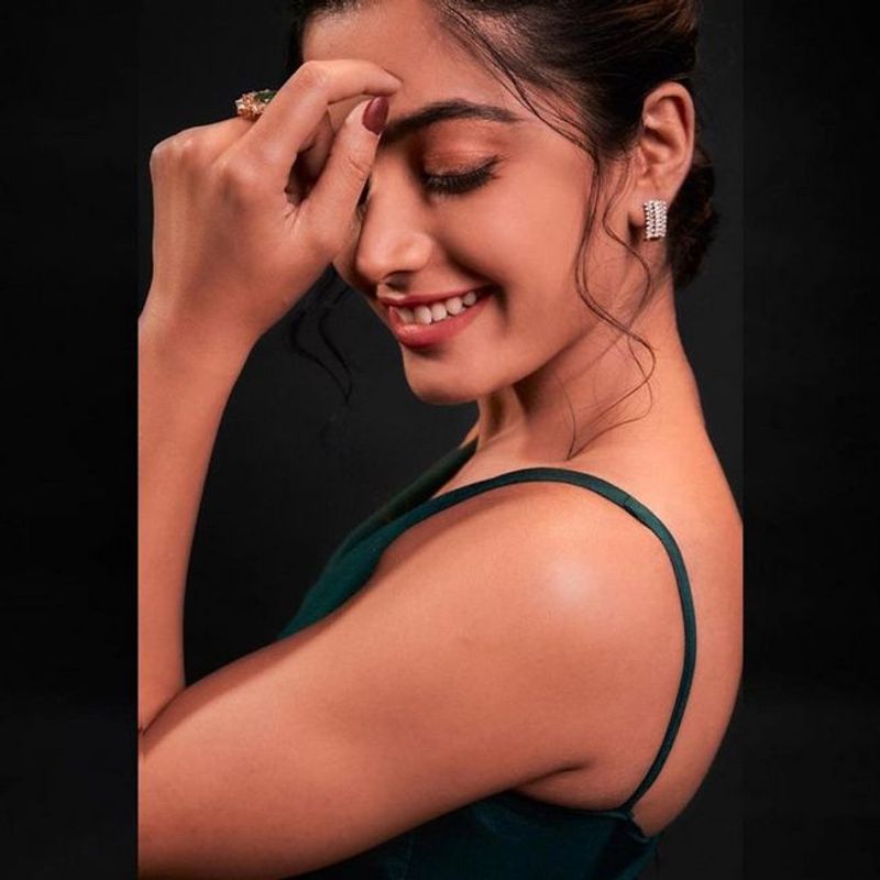 Rashmika Mandanna shares a glimpse of her beach
