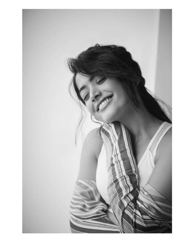 Rashmika Mandanna shares a glimpse of her beach