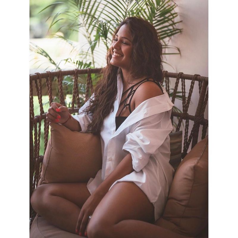 RR vs KKR: Dinesh Karthik wife Deepika pallikal hot glamorous photos social media CRA
