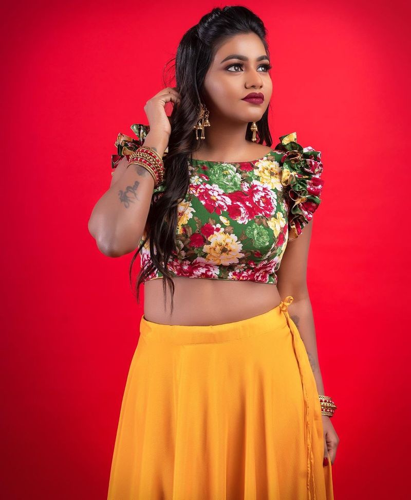 Actress Shalu shammu hot and unidentified Modern photo shoot