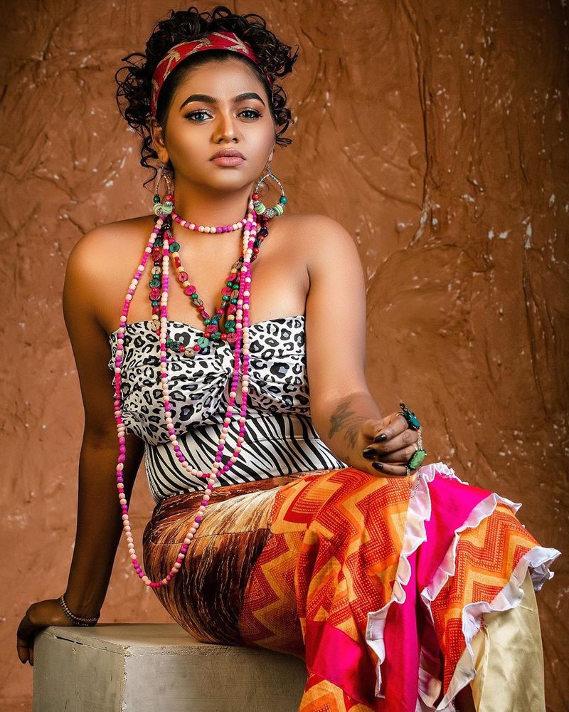Actress Shalu shammu hot and unidentified Modern photo shoot