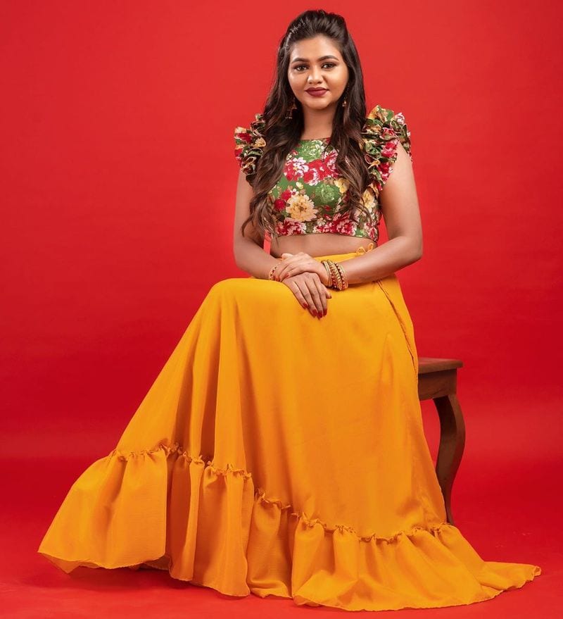 Actress Shalu shammu hot and unidentified Modern photo shoot