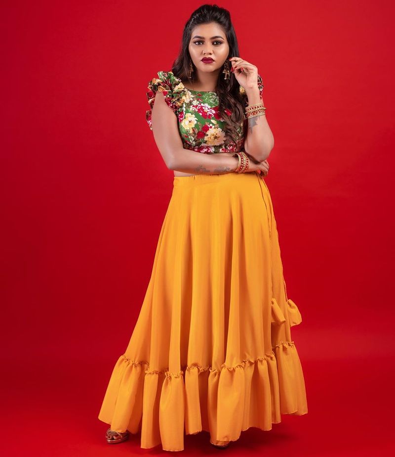 Actress Shalu shammu hot and unidentified Modern photo shoot