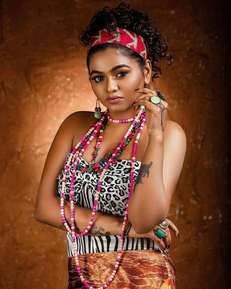 Actress Shalu shammu hot and unidentified Modern photo shoot