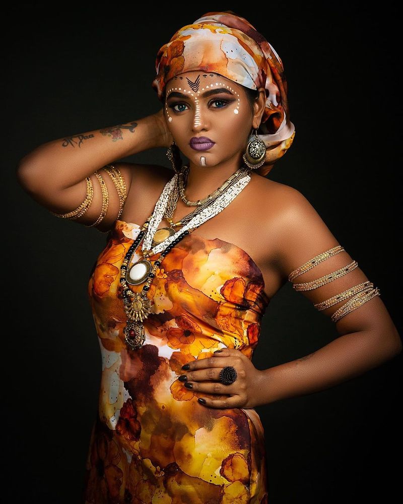 Actress Shalu shammu hot and unidentified Modern photo shoot
