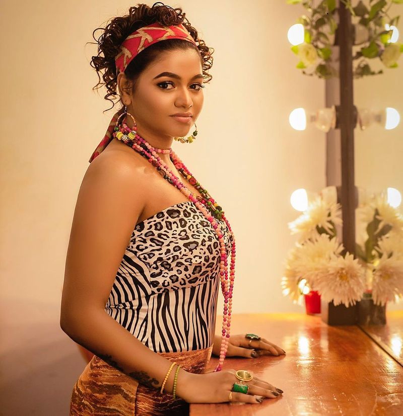 Actress Shalu shammu hot and unidentified Modern photo shoot