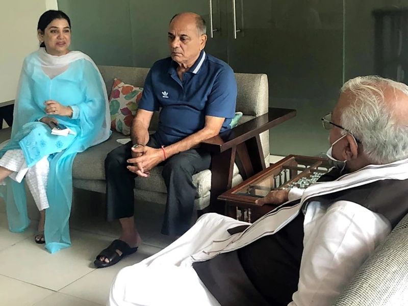 सुशांत के पिता ने नीतीश कुमार को बताया कि पिछले साल जब सुशांत पटना आ रहे थे तो उन्होंने सीएम से मिलने की इच्छा जताई थी। लेकिन, मुलाकात नहीं हो सकी। वहीं, इसपर सीएम ने भी पछतावा जताते हुए कहा कि बिहार ने एक आइकन खो दिया है।