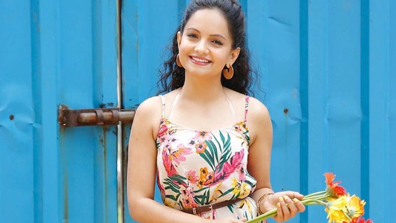 साथ निभाना साथिया से बाहर होते ही उनका करियर लगभग बर्बाद हो गया। ना तो जिया झलक दिखला जा की विनर पाईं और ना ही उन्हें फिर कभी सीरियल में लीड रोल मिला।