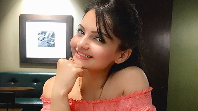 'साथ निभाना साथिया' शो ने उन्हें काम, नाम, दौलत, शोहरत सबकुछ दिया। चंद महीनों में ही वह सुपरस्टार बन गईं थीं।
