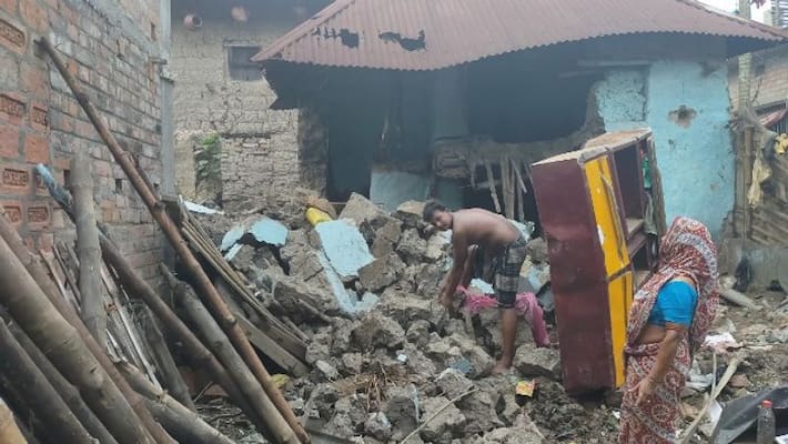 Mud house collapse in Murarai at Birbhum BTG Mud house collapse in Murarai at Birbhum BTG