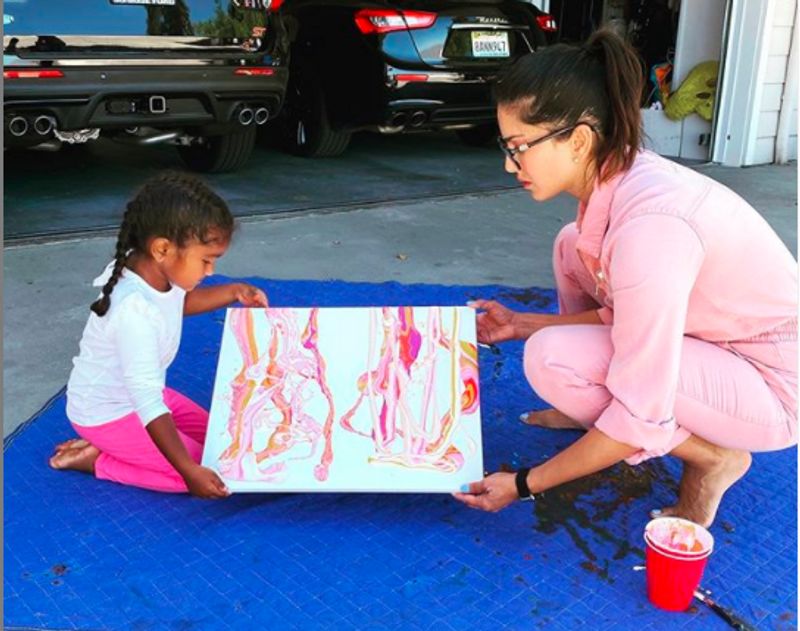 Bollywood actress Sunny leone team up with daughter nisha teaches painting dpl