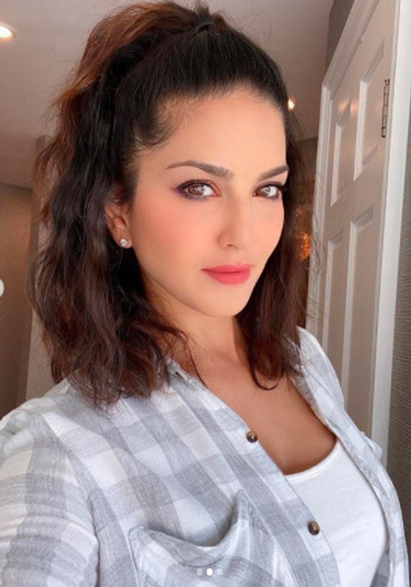 Bollywood actress Sunny leone team up with daughter nisha teaches painting dpl