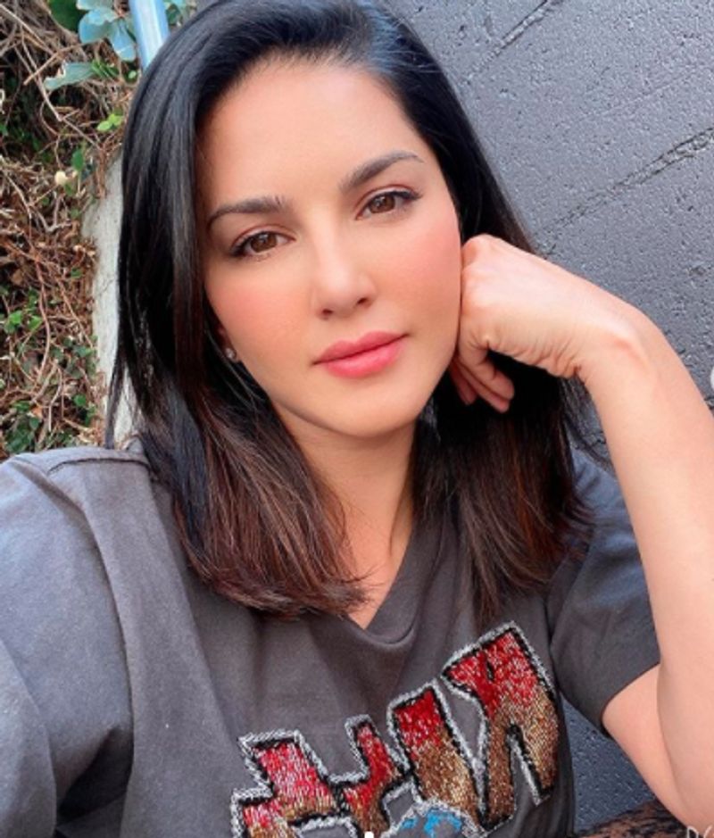 Bollywood actress Sunny leone team up with daughter nisha teaches painting dpl