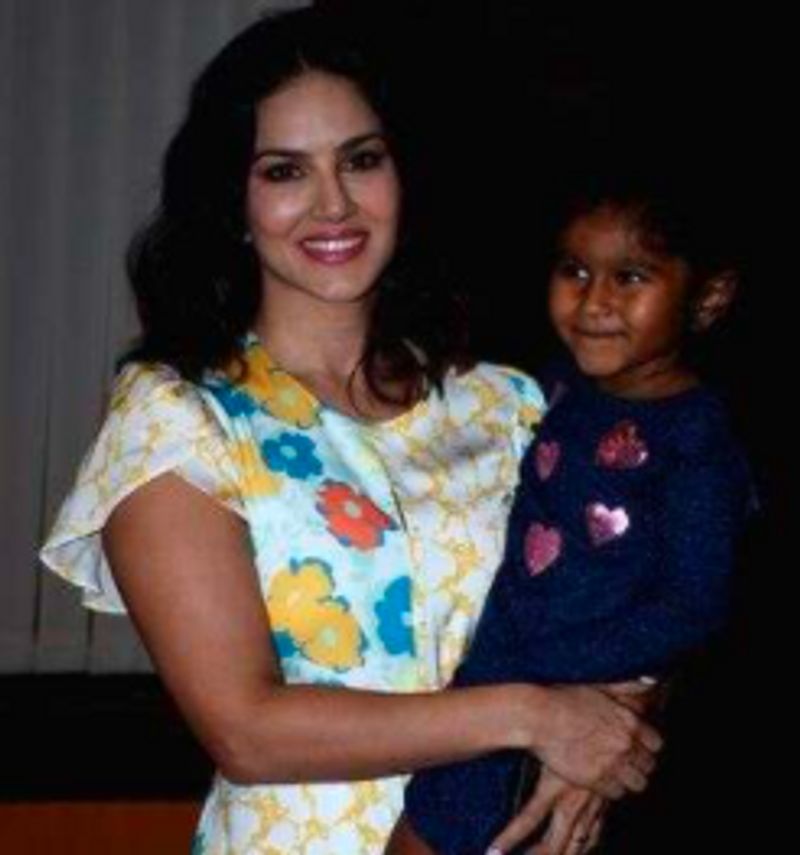Bollywood actress Sunny leone team up with daughter nisha teaches painting dpl