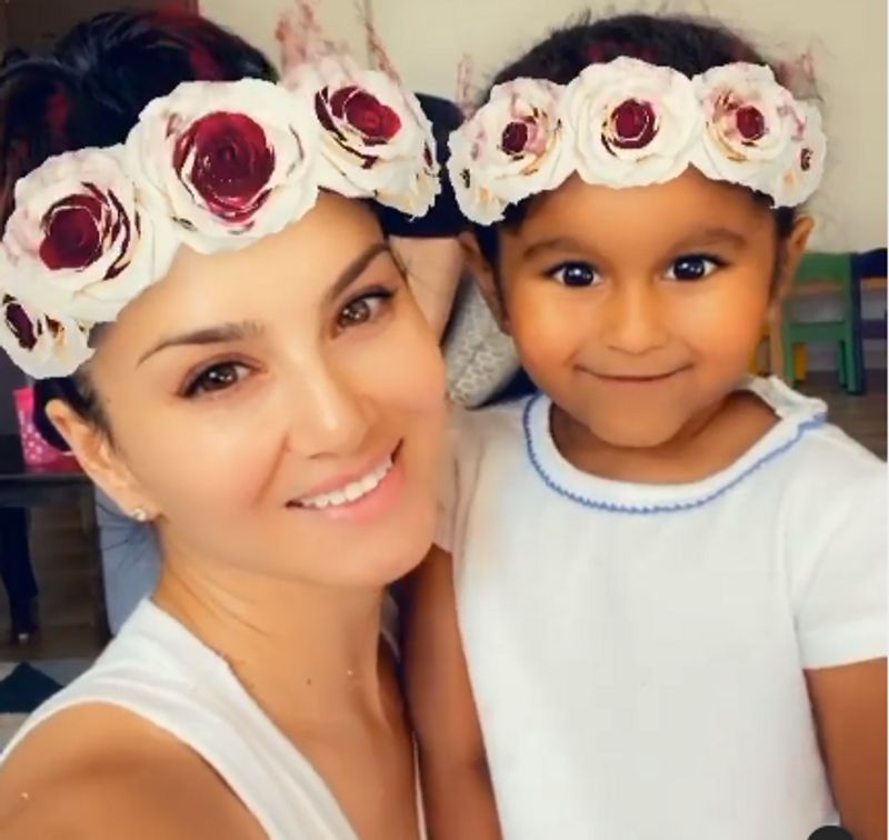 Bollywood actress Sunny leone team up with daughter nisha teaches painting dpl