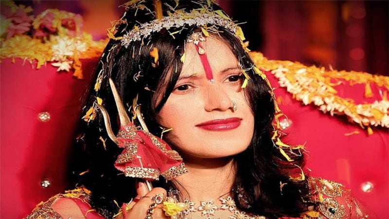 बिग बॉस सीजन 14 में 'राधे मां' की एंट्री कंफर्म हो गई है। कलर्स चैनल पर आए प्रोमो में राधे मां की झलक देखने को मिली, हालांकि उनका फुल फेस नहीं दिखाया गया। लेकिन उनकी एंट्री को लेकर दर्शक जबरदस्त एक्साइटेड हैं।