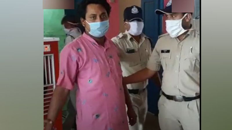 पुलिस की जांच में सामने आया है कि आरोपी धर्मेंद्र दास मूलत: बीतली गांव का रहने वाला है। वो बेहद झगड़ालू और गुंडा प्रवृत्ति का था। लिहाजा गांववालों ने उसके पूरे परिवार को खदेड़ दिया था। नांदिया के लोगों ने इन्हें शरण दी। तब आरोपी की उम्र 17-18 साल रही होगी। आगे पढ़ें इसी की कहानी...
