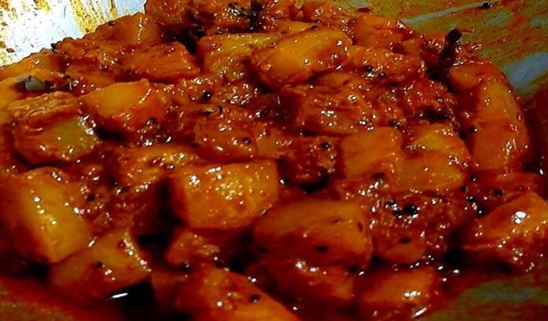 इसे अब आप पूरी या पराठा के साथ सर्व करें। 