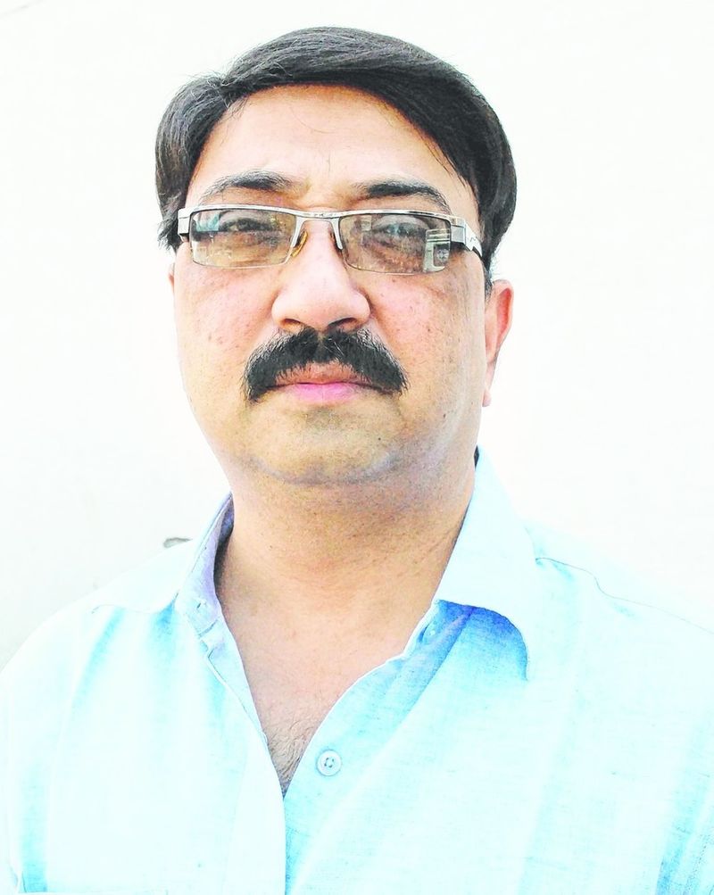 सीआईआई बिहार चैप्टर के पांच साल (2007-12) तक चेयरमैन रहे सत्यजीत अभी पीएचडी चैंबर ऑफ कॉमर्स एंड इंडस्ट्रीज के बिहार कमेटी के चेयरमैन हैं। वो बिजनेस में कदम रखने वाले अपने परिवार के पहले सदस्य हैं।
