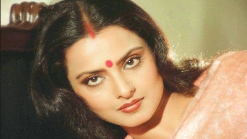 From makeup obsession to dubbing for actresses little known facts about Rekha